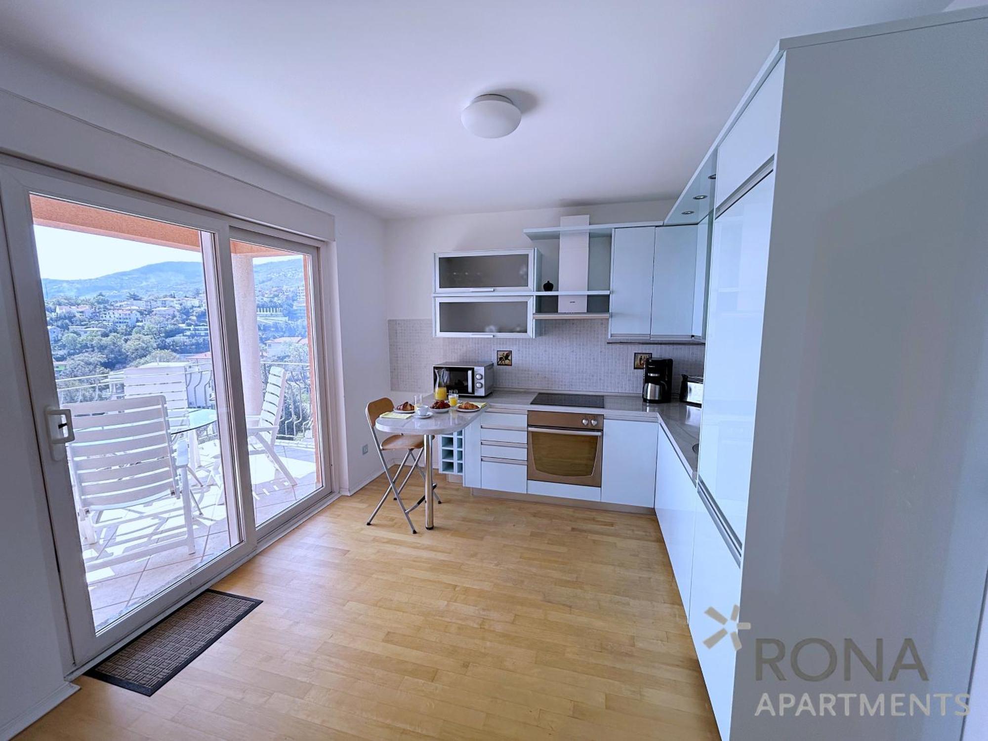 Rona Spacious Apartment With A Panoramic View Ičići Kültér fotó