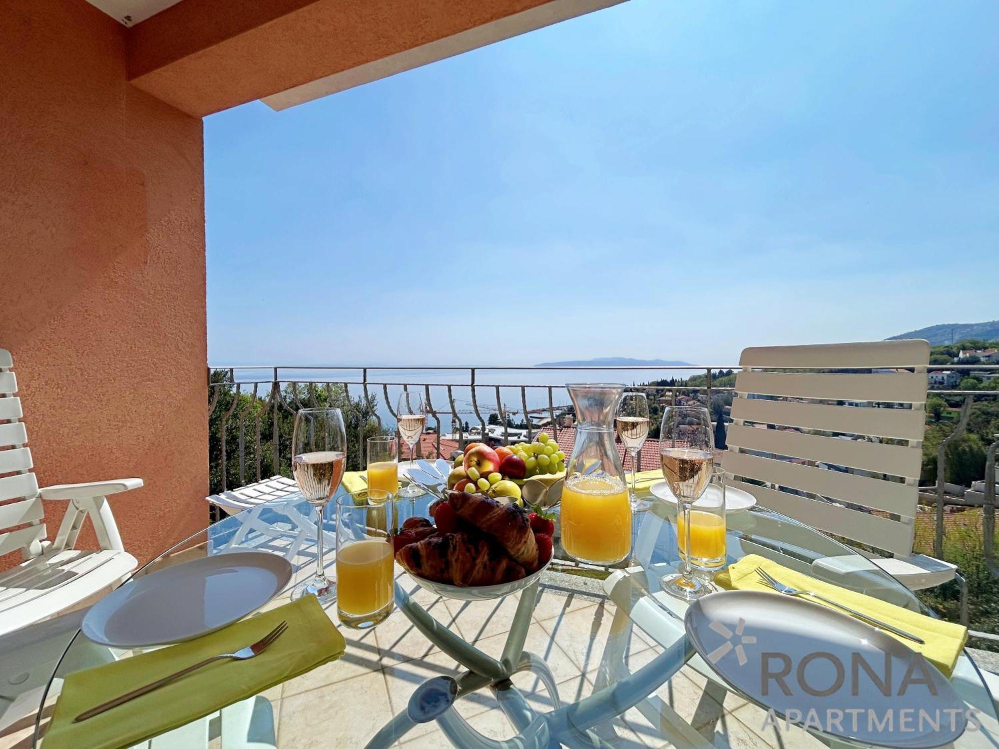 Rona Spacious Apartment With A Panoramic View Ičići Kültér fotó